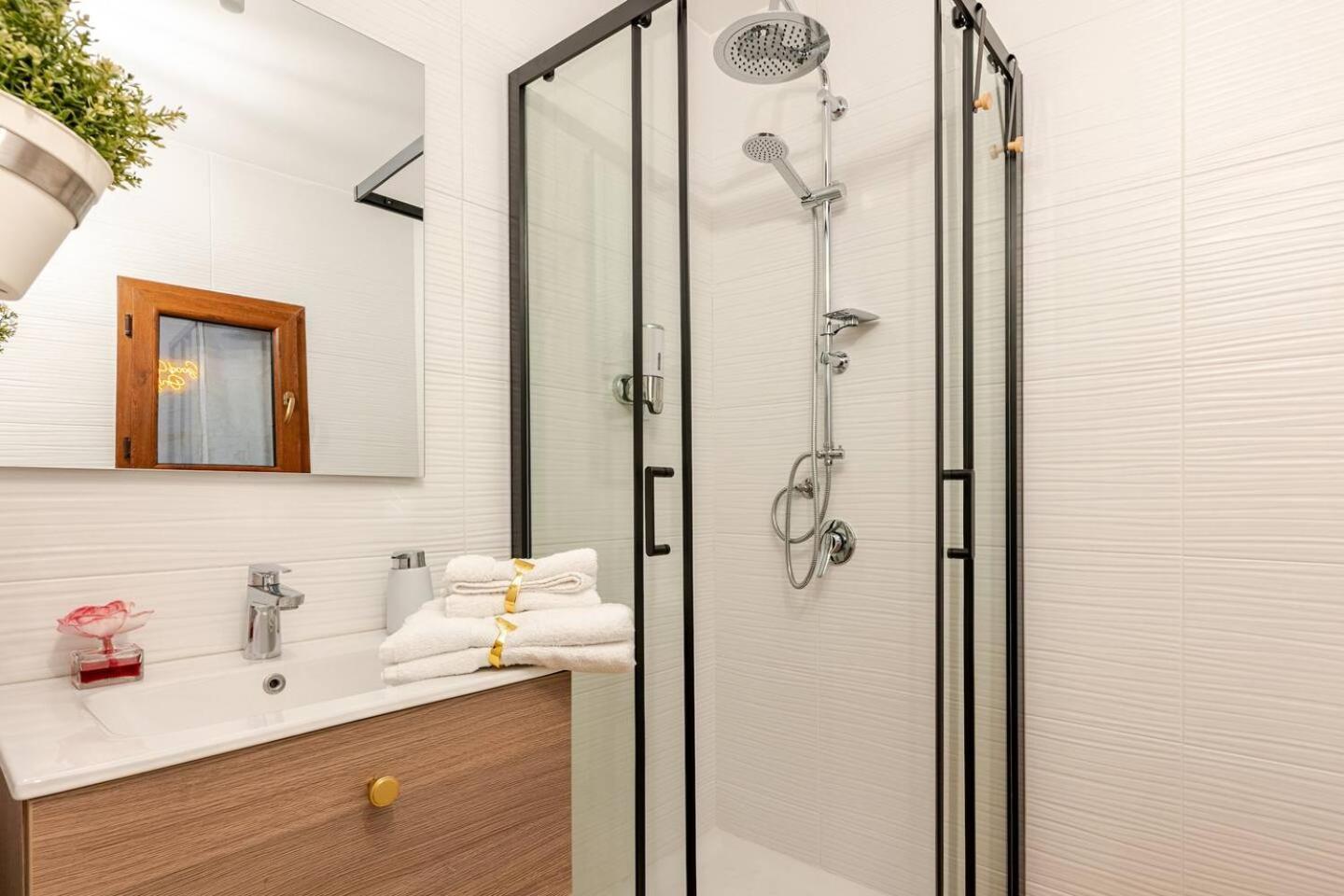 Sabbie Dell'etna - Eleganza E Comfort Nel Cuore Di Con Parcheggio Privato Appartement *